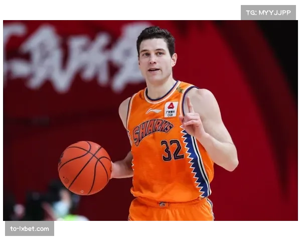 浙江安德鲁斯三分投射稳定 为双塔内线进攻拉开足够空间